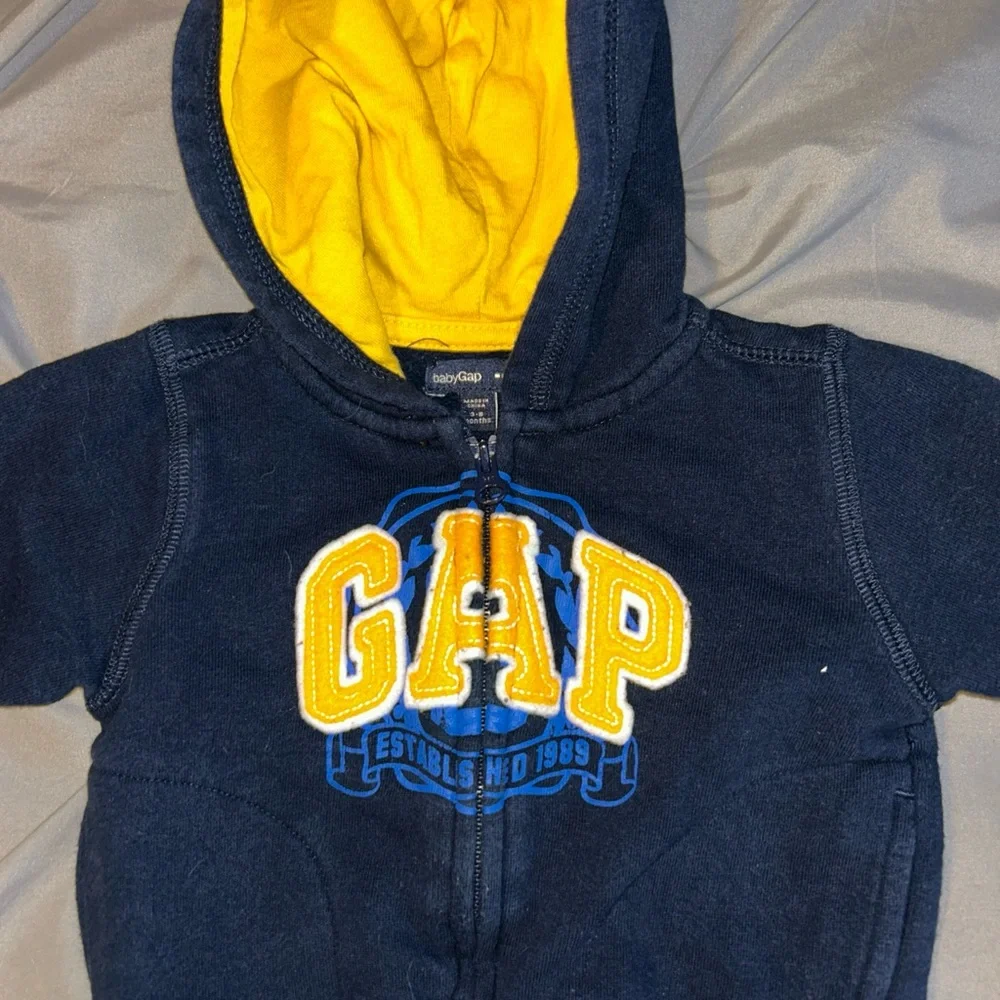 GAP Kids Hoodie in Navy and‎ Yellow 3-6 months